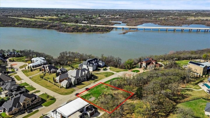 Photo 1 of 7 — 2309 Oak Bluff, Corinth, TX 76210