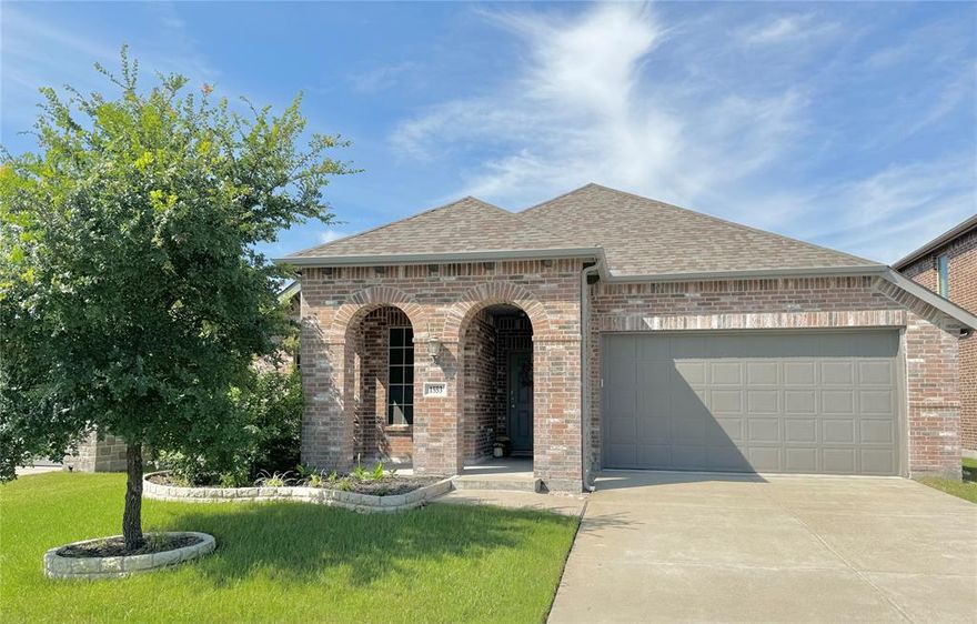 Enjoy the abundant amenities of the premier master planned GATEWAY PARKS SUBDIVISION!! This gorgeous three bedroom, two bath home features approximately 1869 sqft in an inviting and spacious open floor plan, all one level. The kitchen features granite countertops, island, subway tile, and upgraded cabinets. Flex space that can be used as an office or den is conveniently located off kitchen. Split bedroom floor plan. LARGE primary bedroom! The primary bathroom features his and her sinks, separate garden tub, SPACIOUS walk in closet. Privacy wood fence. Enjoy access to parks, greenbelts, paved nature trails, clubhouse with well-equipped fitness center, sparkling pools, kids splash pool and shaded playground areas, making this desirable community a beautiful place to call home. 2-car entry garage with storage and shelving. Security system. Pets allowed with owners approval. Excellent location with easy access to HWY 80, near local restaurants and shops.