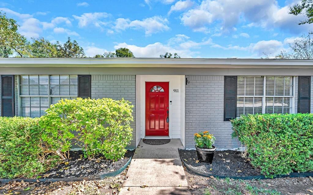 911 Fairway Road