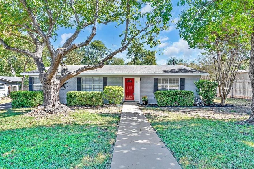 Great home in the heart of Woodway. This must see updated 3 bedroom, 2 bath home features open living and dining area. Living area has wood burning fireplace and vinyl plank wood look flooring. Updated kitchen features lovely granite counters, breakfast area, tile floors, stainless appliances to include, refrigerator, dishwasher, double oven and gas cook top. Primary bedroom has walk-in closet. Guest bedrooms are ample size. Large backyard for entertaining. Rear entry, two car garage. Midway ISD. $279,900