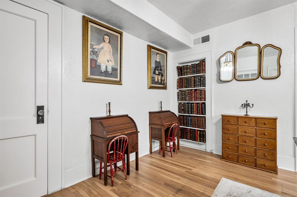 STEUERWALDS - Residential Lease