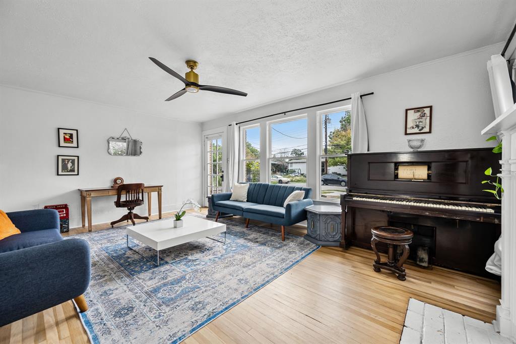 STEUERWALDS - Residential Lease