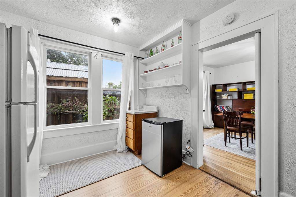 STEUERWALDS - Residential Lease