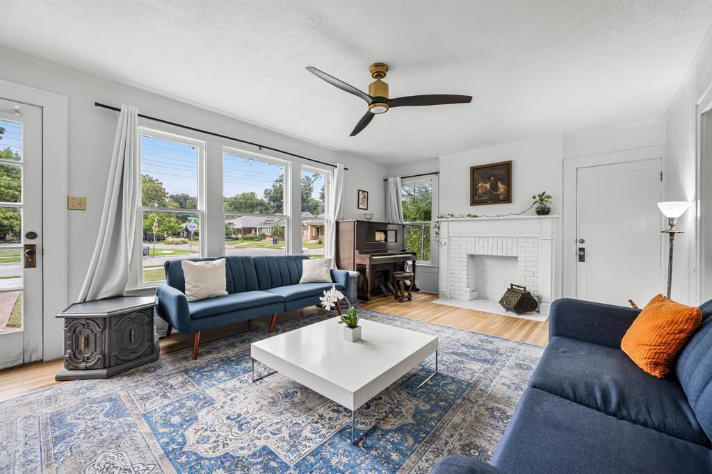 STEUERWALDS - Residential Lease