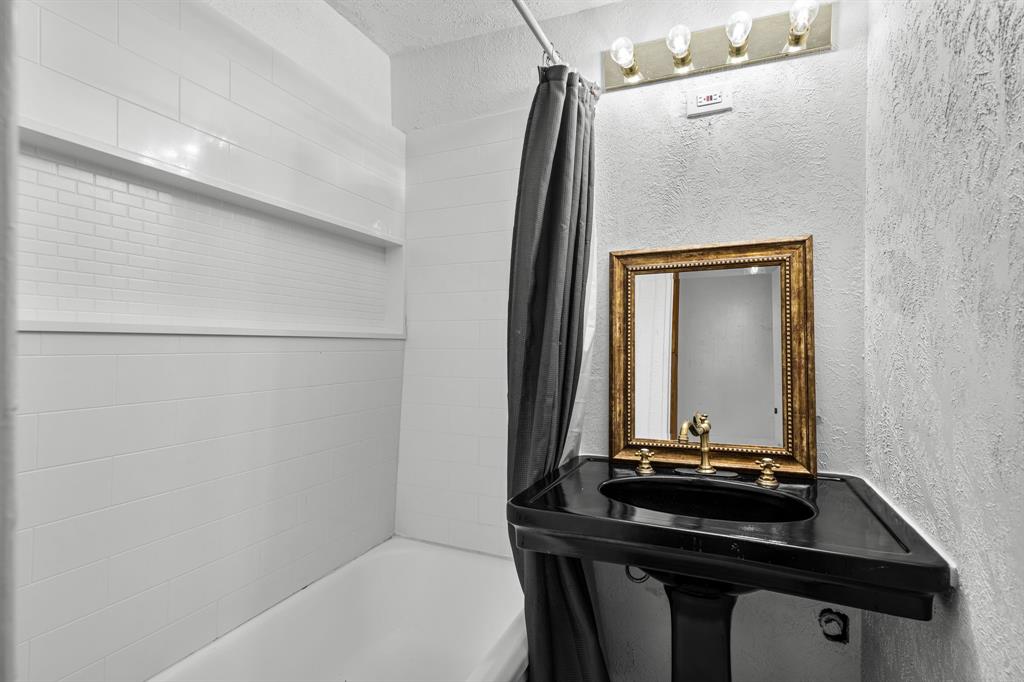 STEUERWALDS - Residential Lease