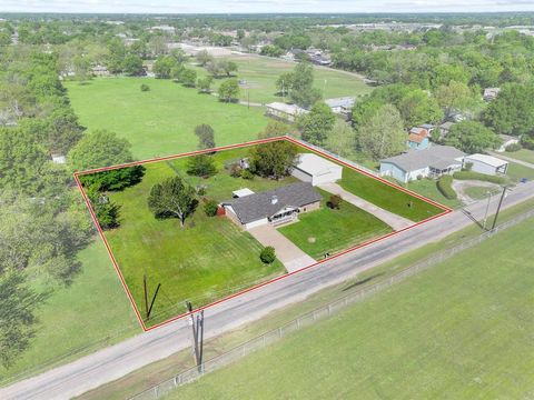 Photo of 503 Wilson Street, Whitesboro, TX 76273 (MLS # 21225151)