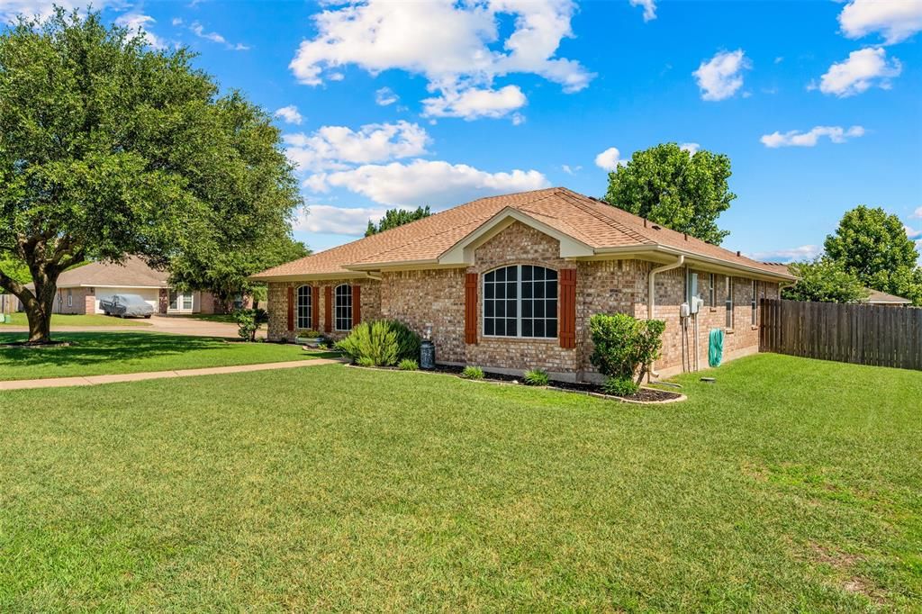 Photo of 205 Onyx Drive, Hewitt, TX 76643 (MLS # 21306772)