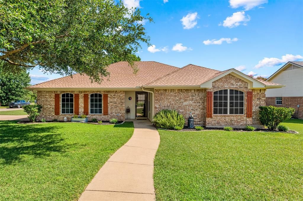 Photo of 205 Onyx Drive, Hewitt, TX 76643 (MLS # 21306772)