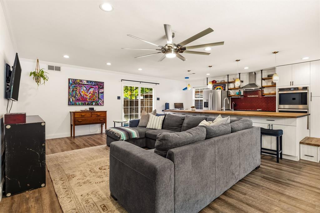 9639 Leaside Drive