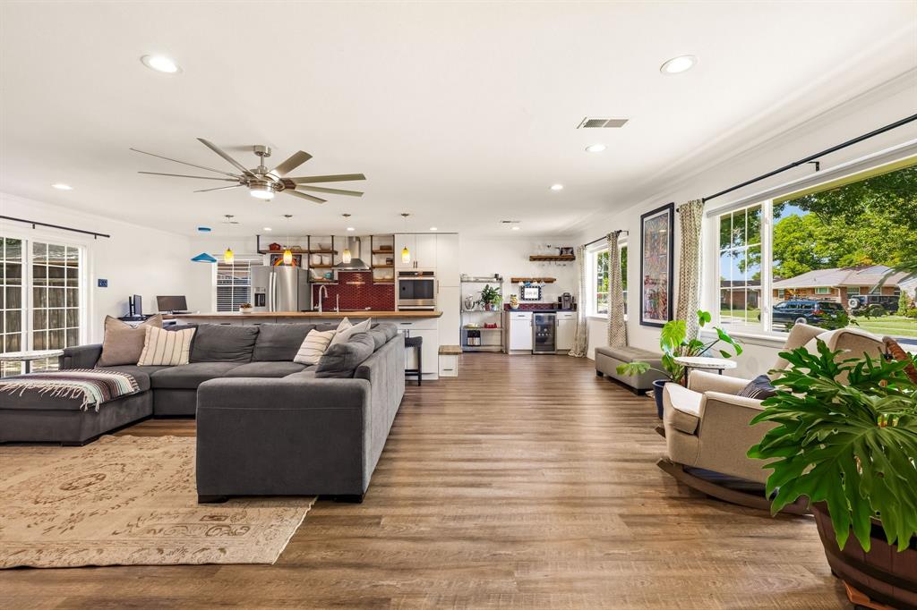9639 Leaside Drive