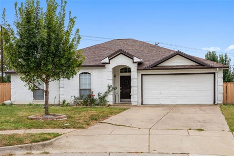 Photo of 1112 Fawn Meadow Trail, Kennedale, TX 76060 (MLS # 21385170)