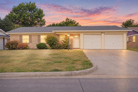 Photo of 813 Jerry Lane, Bedford, TX 76022 (MLS # 21387542)