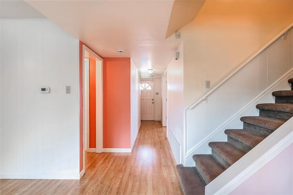 1220 Farnham Court E