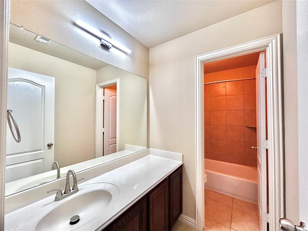 Summit View Lake 01 - Residential Lease