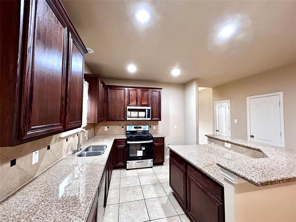 Summit View Lake 01 - Residential Lease