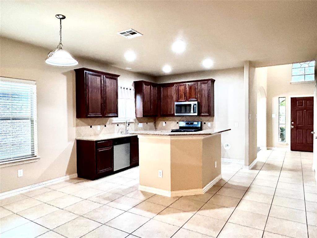 Summit View Lake 01 - Residential Lease