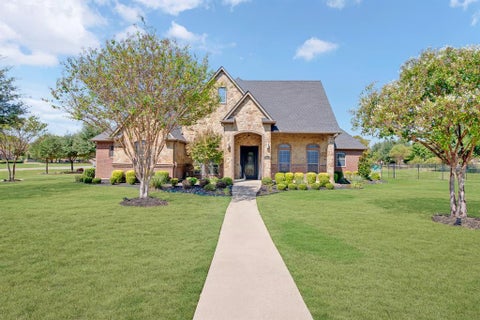 Photo of 3833 Eagles Nest Trail, Burleson, TX 76028 (MLS # 21377510)