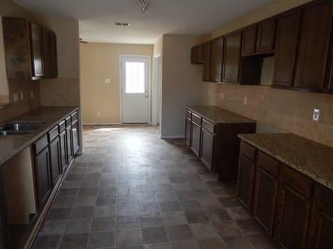 Country Club Park 02 - Residential Lease