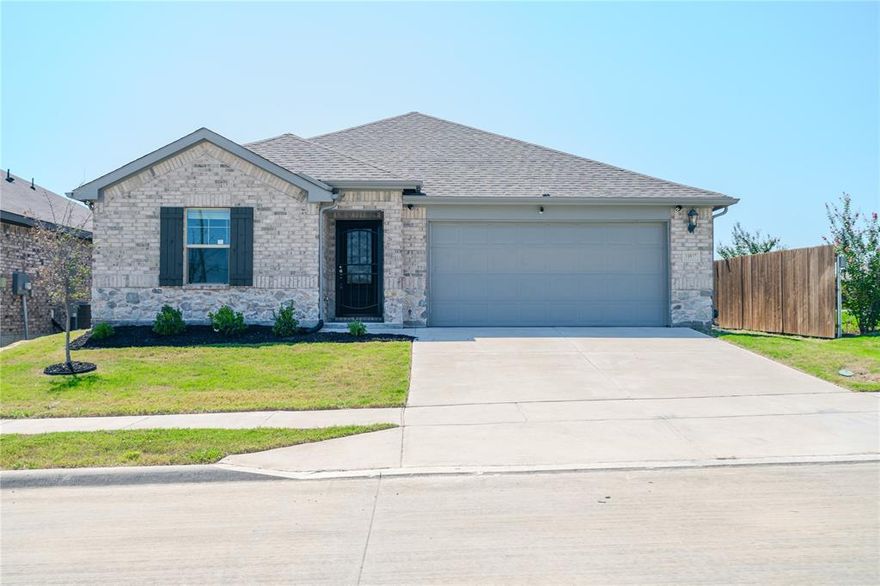 Built in 2022, this Fort Worth home combines modern style with comfortable living. Featuring 3 spacious bedrooms and 2 full bathrooms, the open floor plan is enhanced by sleek, contemporary finishes throughout. The bright kitchen flows seamlessly into the living and dining areas, creating an inviting space for daily living and gatherings. Step outside to an oversized patio perfect for entertaining, relaxing, or enjoying Texas evenings. With its modern design and thoughtful features, this home offers both style and functionality in a desirable location.