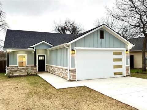 Photo of 1124 S Hazelwood Street, Sherman, TX 75090 (MLS # 21173836)