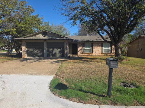 Photo of 505 Jupiter Drive, Denton, TX 76209 (MLS # 21403942)