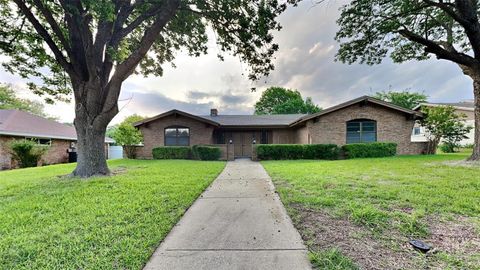 108 Meadowcrest Drive DeSoto TX 75115