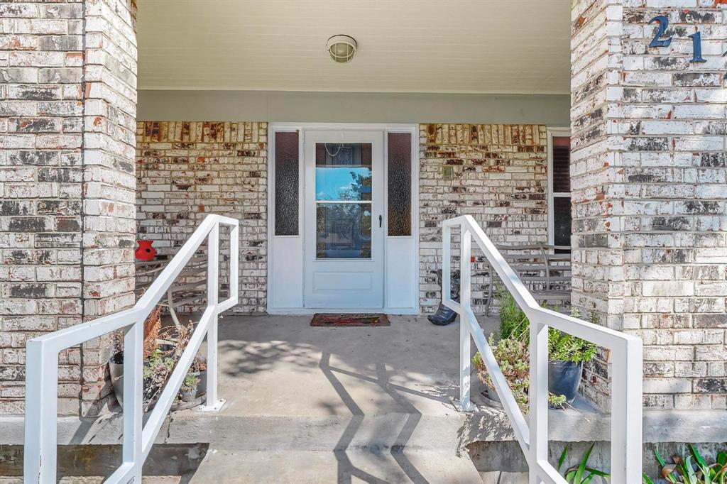212 Colonial Drive