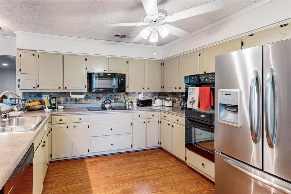 212 Colonial Drive