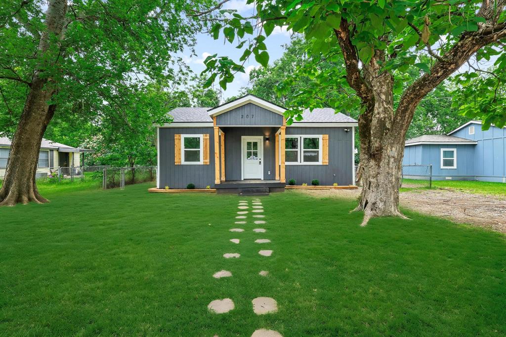 207 Pecan Street