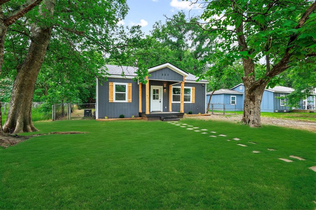 207 Pecan Street