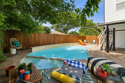 2435 W 10th Street Dallas TX 75211