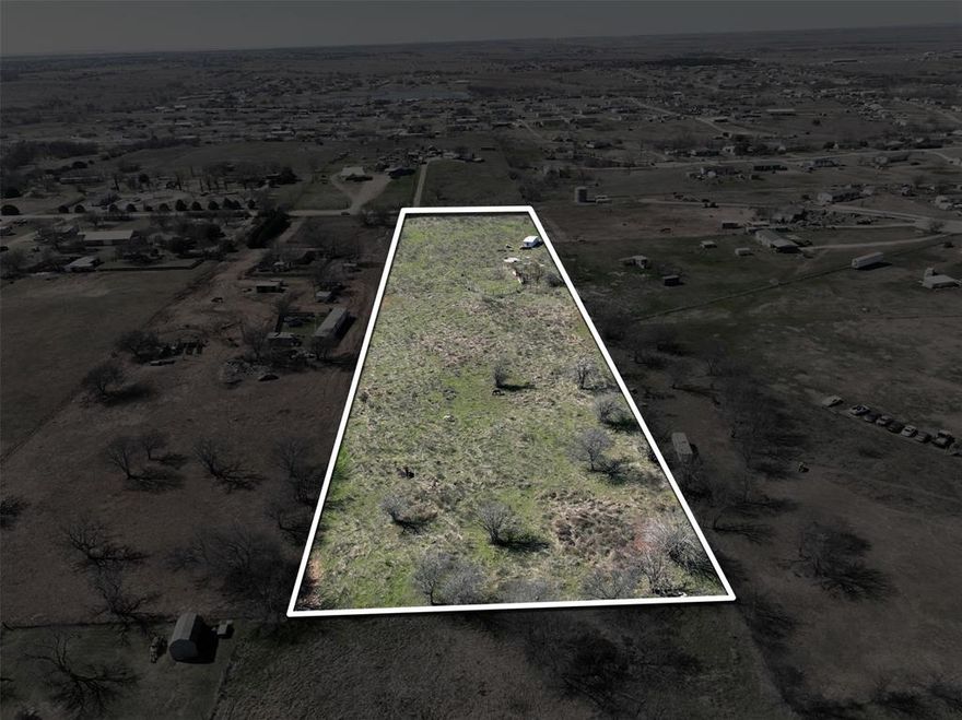 5 Acres located in Joshua ISD is just 4 miles from Chisholm Trail Parkway. With no known restrictions, this property gives you the peace of country living without sacrificing access to the city.

Bring the horses. Bring the cows. Build your dream home. Add a shop. Create a private retreat.
Wide-open space, endless skies, and the kind of freedom you can’t find in a neighborhood subdivision.

This is Texas living the way it was meant to be.