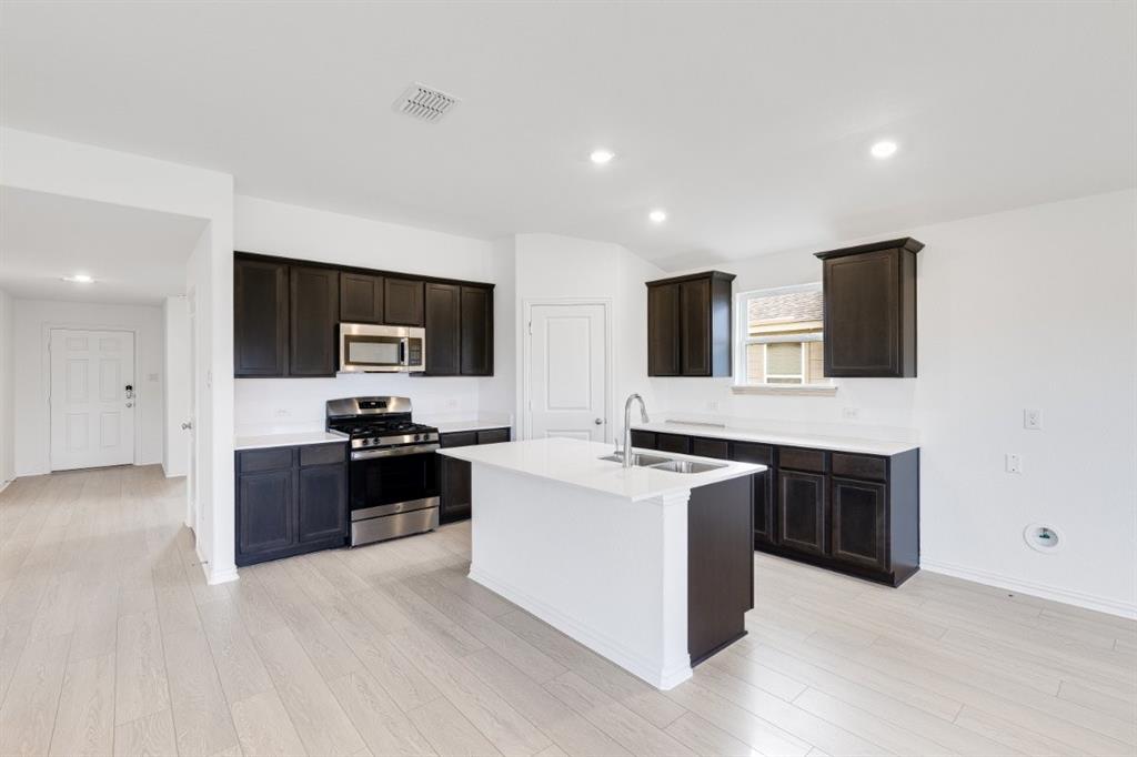 2127 Tule Way
