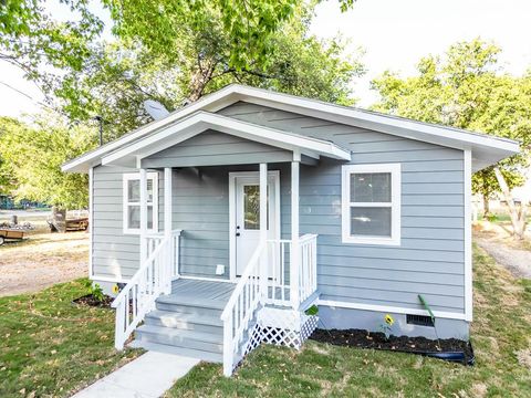 A home in Waxahachie