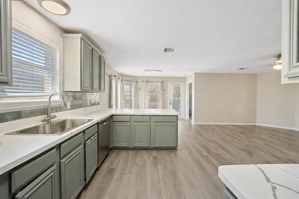 Photo of 2015 Allyson Drive, Heartland, TX 75126 (MLS # 21157785)