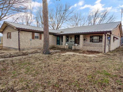 A home in Lipan