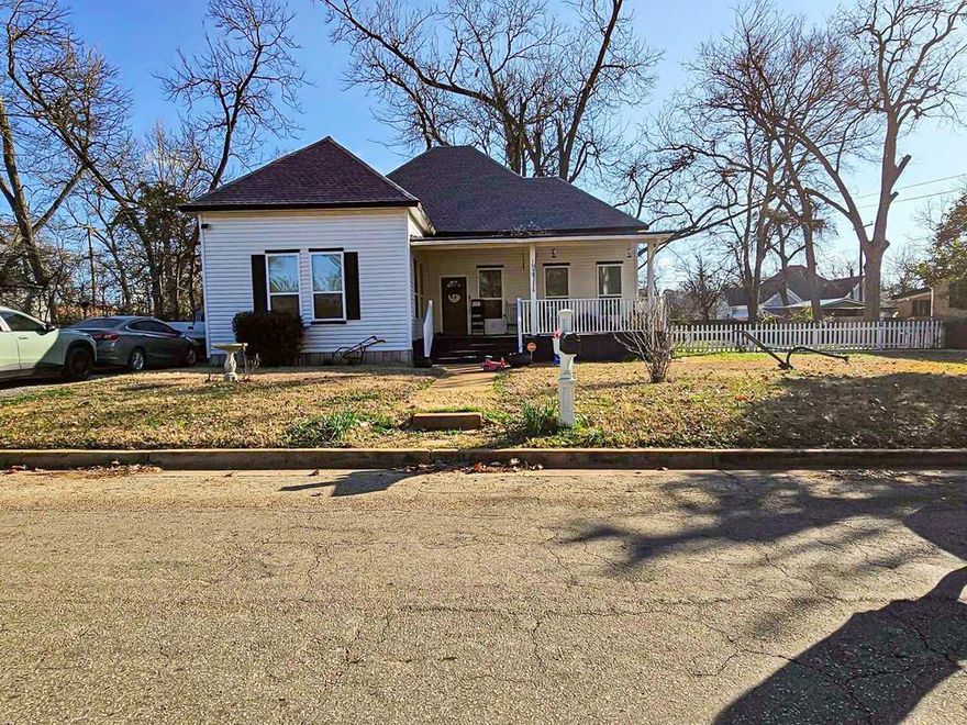 This stunning 4-bedroom, 3-bath Victorian home offers a perfect blend of classic charm and modern luxury. Featuring expansive raised ceilings, intricate trim and molding, and designer decor throughout, every detail has been thoughtfully crafted. The spacious bedrooms include generous closets, ensuring plenty of storage space. Enjoy year-round comfort with ceiling fans in every room, and experience the beauty of newly painted cabinets in this beautiful kitchen. This home is a true masterpiece, combining timeless elegance with contemporary comfort. Call today for a tour.