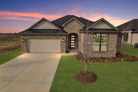 Single Family Residence in Denton TX 904 Beall Street.jpg