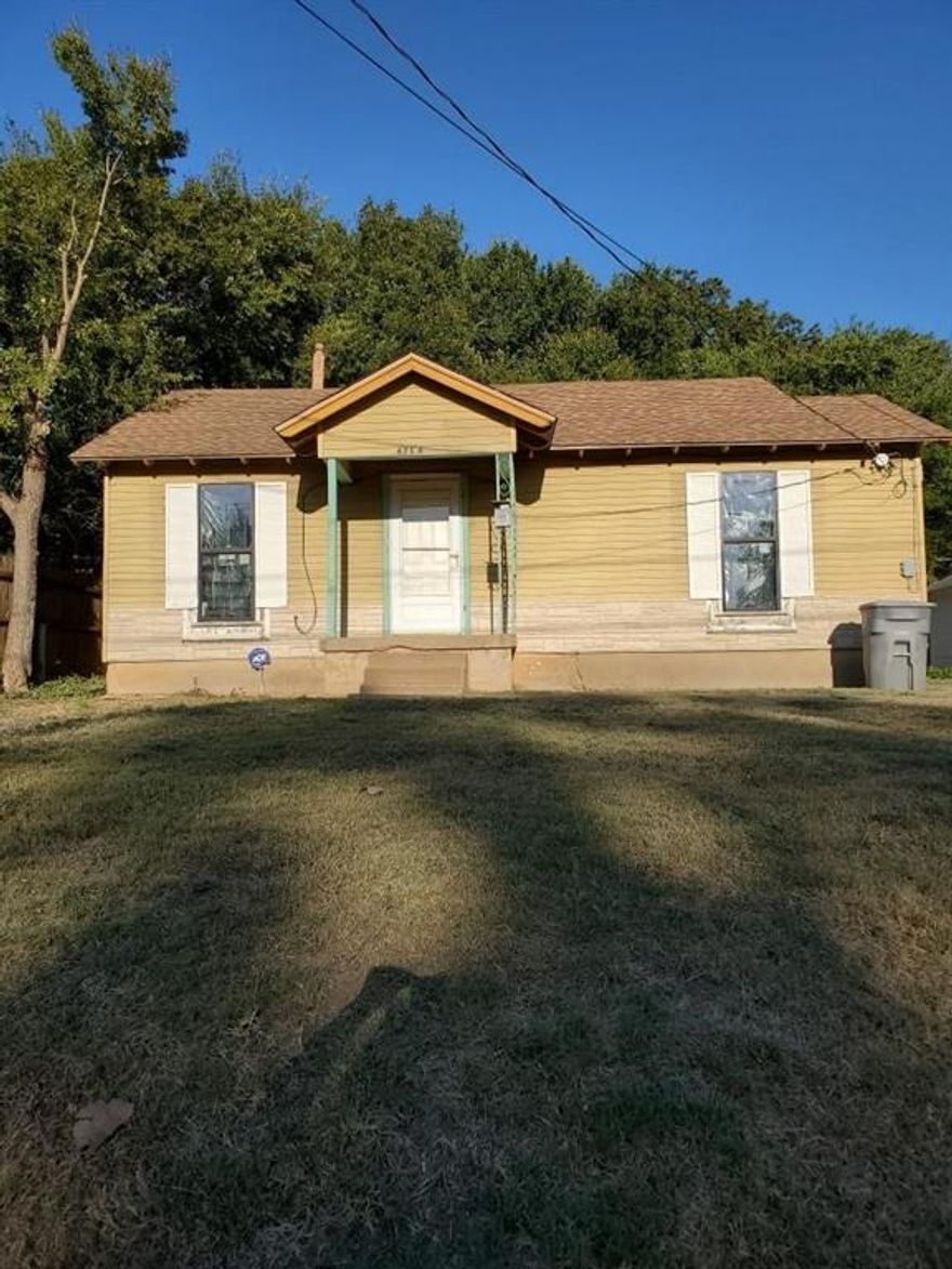 Updated family home in a great neighborhood looking for a its next owner! 3 bedrooms and 2 bathrooms in a split style with gorgeous updated kitchen and bathrooms. New paint, laminate flooring, and carpet in bathrooms with a tasteful neutral paint job. Home is in the heart of Dallas close to restaurants, shops, and great schools! This property is easy to show with 24 hours notice. Will not last long!