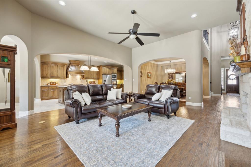 4924 Broiles Court