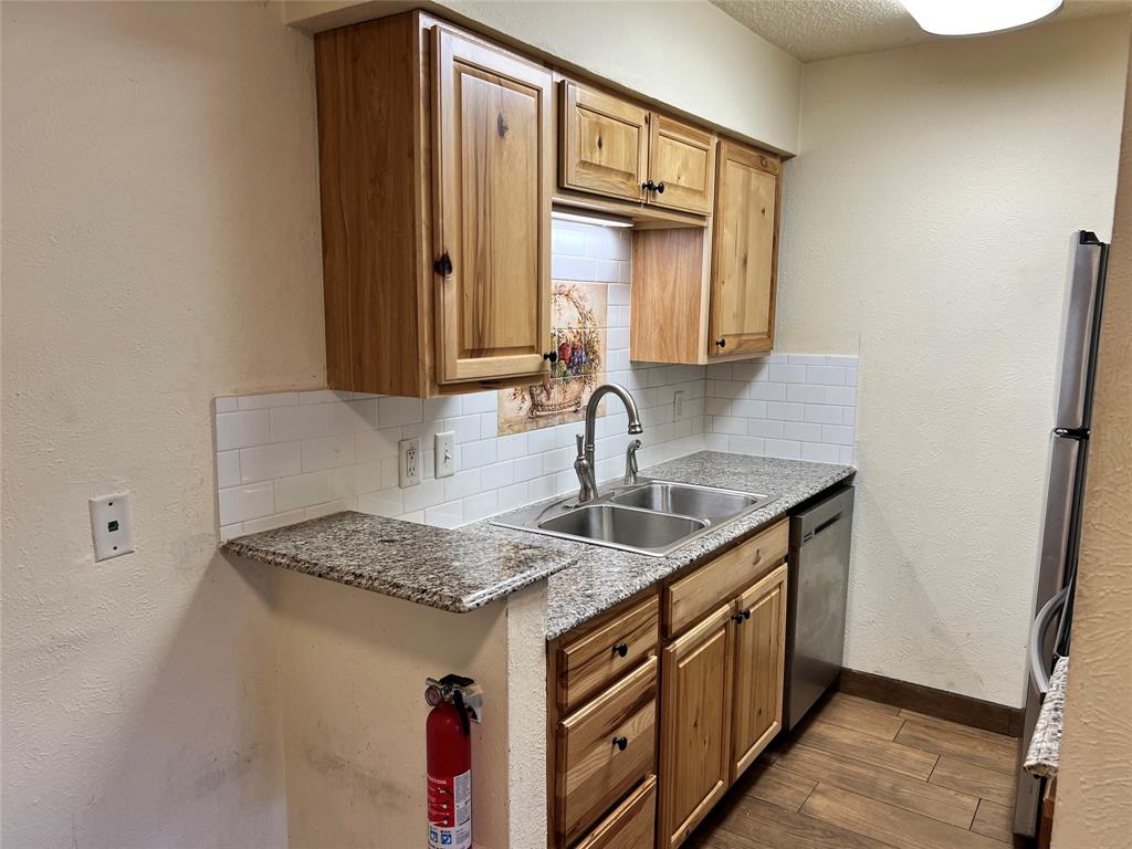 River Oaks Condos - Residential Lease