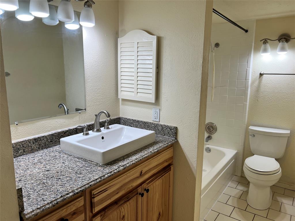 River Oaks Condos - Residential Lease