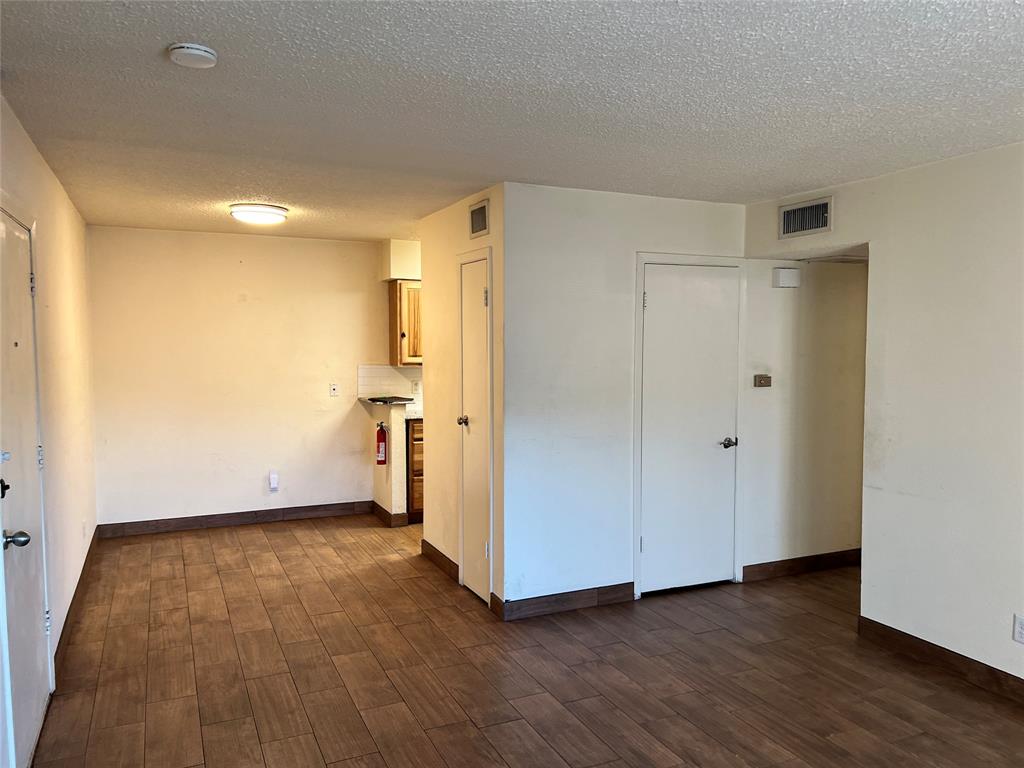 River Oaks Condos - Residential Lease