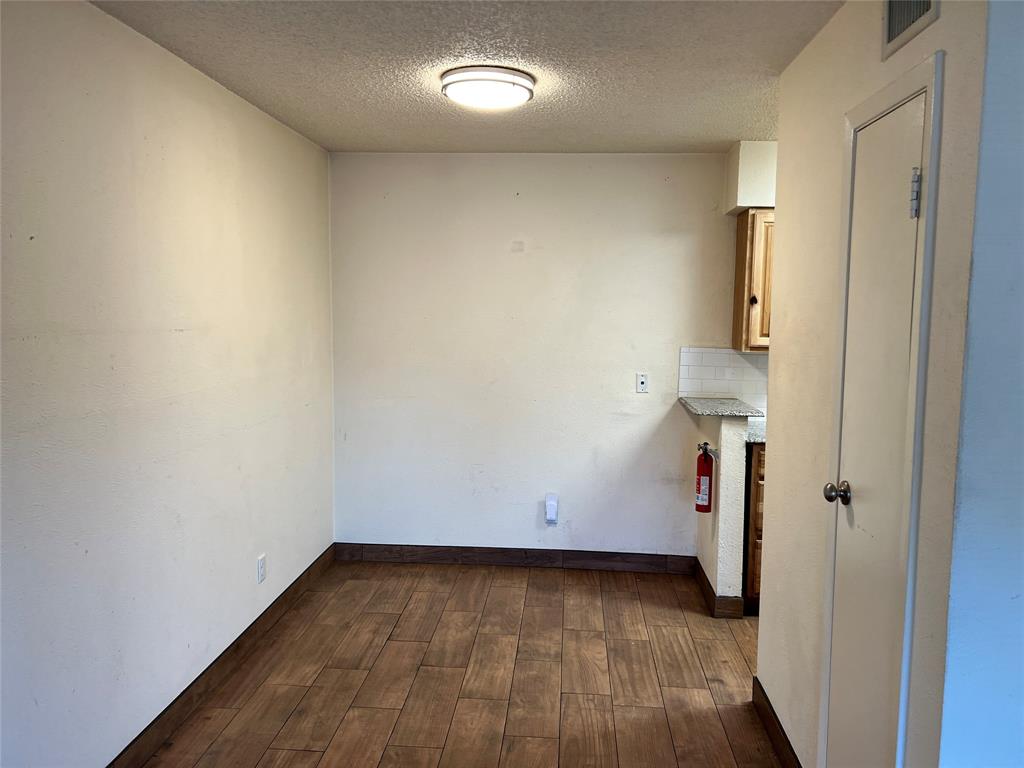 River Oaks Condos - Residential Lease