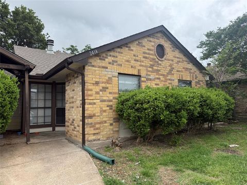Photo of 2414 Sunflower Drive, Arlington, TX 76014 (MLS # 21229155)