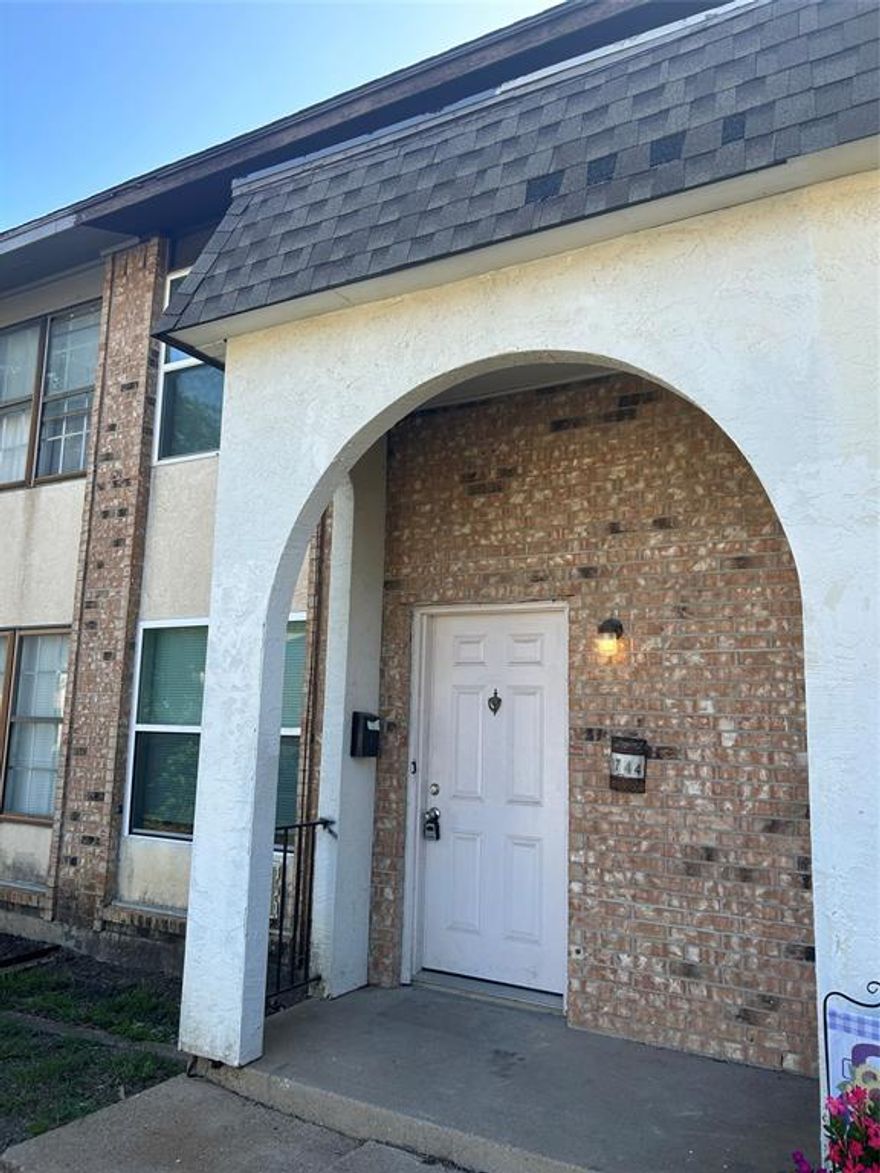 Spacious 2 bed 1.5 bath townhouse in Garland. Just minutes away from Downtown Garland. At S & S Property Services, we strive to provide an experience that is cost-effective and convenient. That’s why we provide a Resident Benefits Package (RBP) to address common headaches for our residents. Our program handles pest control, air filter changes, utility set up, credit building and more at a rate of $45.00 per month, added to every property as a required program.

*FIRST FULL MONTHS RENT FREE.