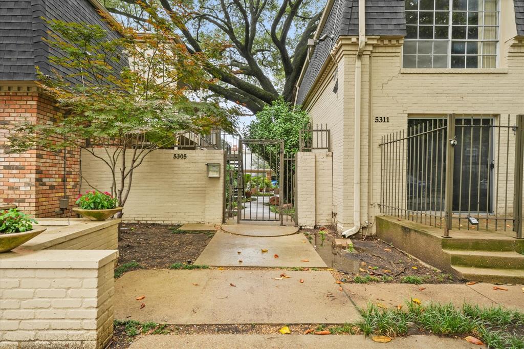 5305 Fleetwood Oaks Drive 274