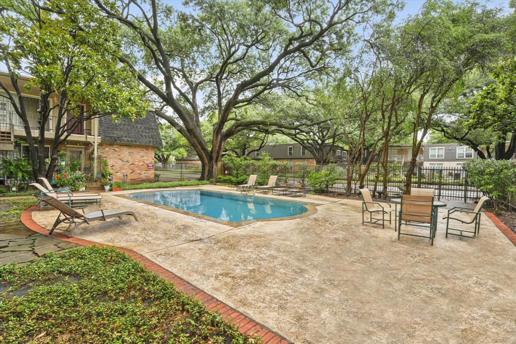 5305 Fleetwood Oaks Drive 274