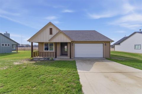 Photo of 314 Oakwood Avenue, Jacksboro, TX 76458 (MLS # 21204785)
