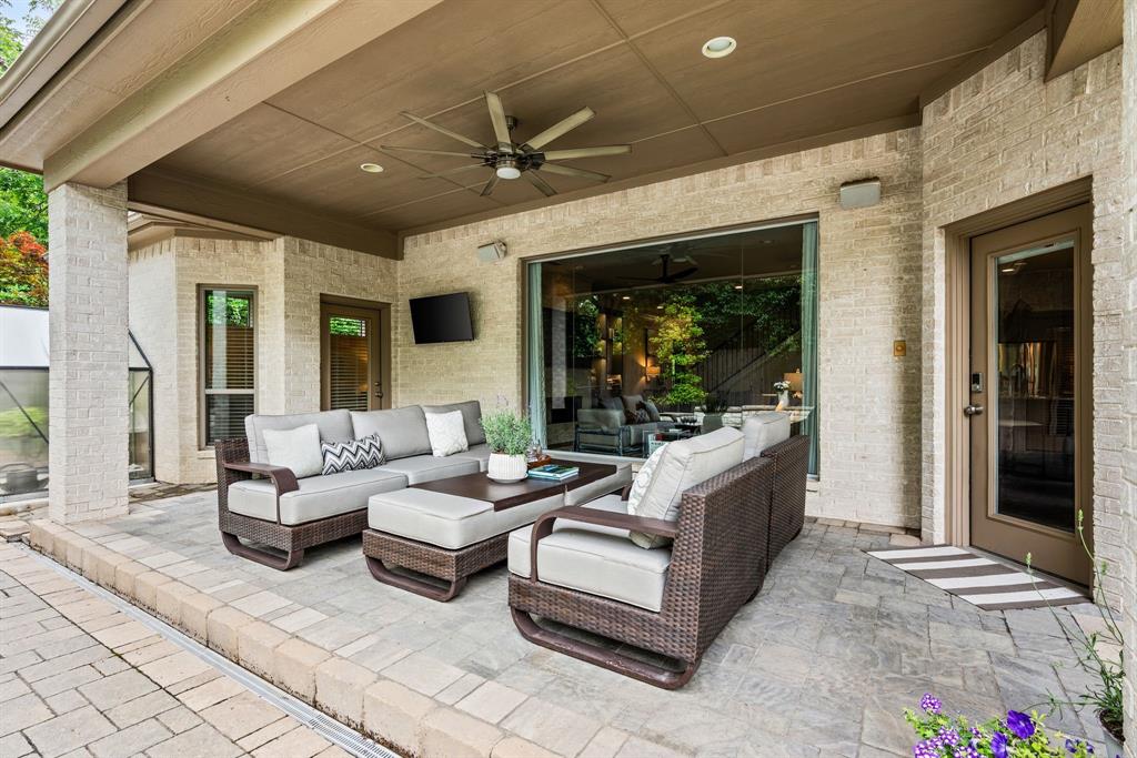 2902 Rivercove Court